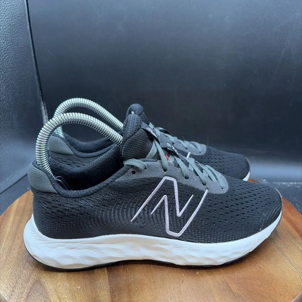 New Balance 520V8 Womens Size 6 D Running Shoes Black White Sneakers